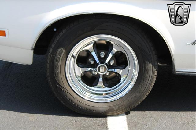 Photo of 1972 White Ford Mustang