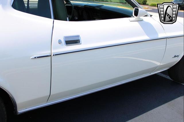 Photo of 1972 White Ford Mustang