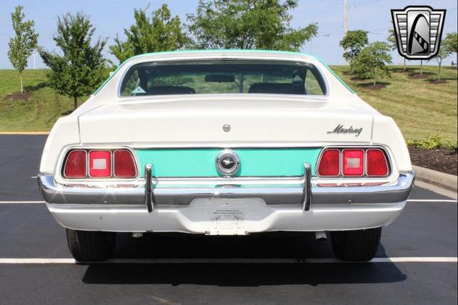Photo of 1972 White Ford Mustang