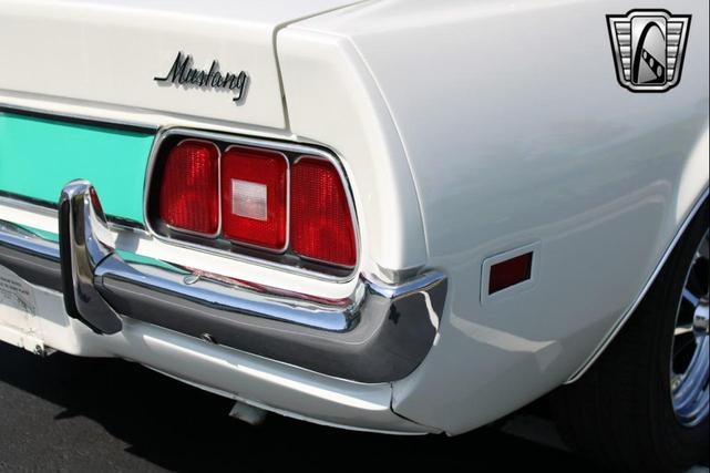 Photo of 1972 White Ford Mustang