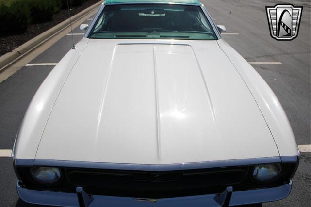 Photo of 1972 White Ford Mustang