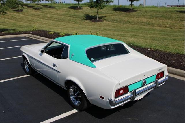Photo of 1972 White Ford Mustang