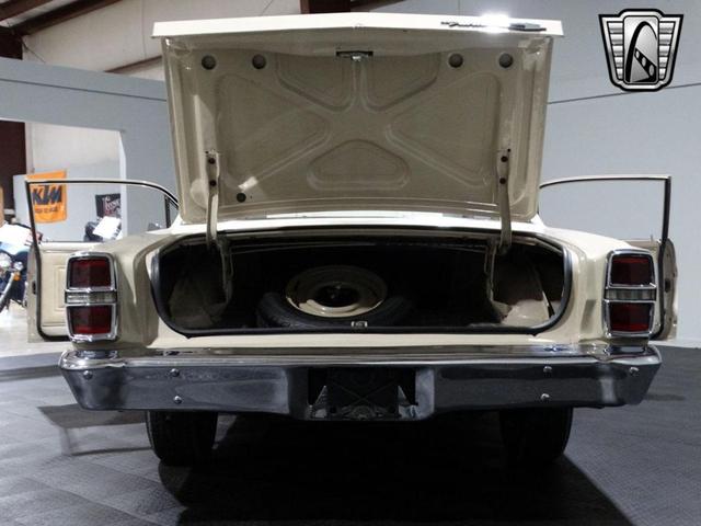 Photo of 1967 White Ford Fairlane