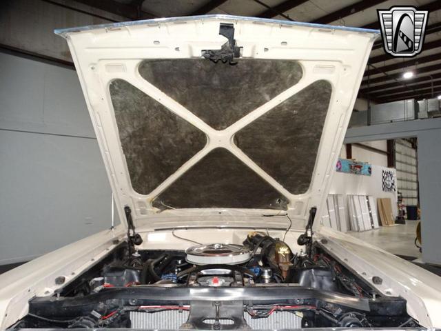 Photo of 1967 White Ford Fairlane