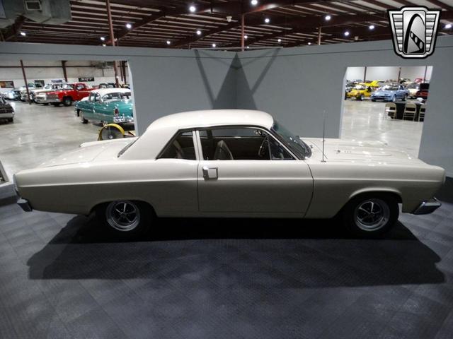 Photo of 1967 White Ford Fairlane