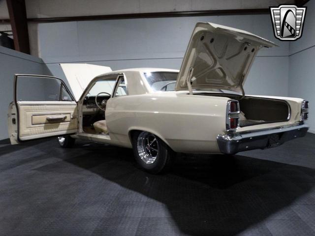 Photo of 1967 White Ford Fairlane