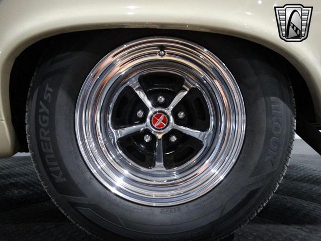 Photo of 1967 White Ford Fairlane