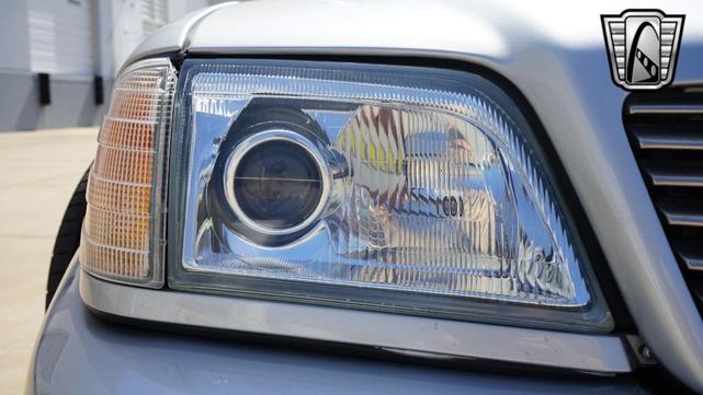 Photo of 1994 Silver Mercedes-Benz SL-Class