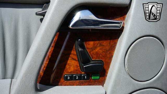 Photo of 1994 Silver Mercedes-Benz SL-Class