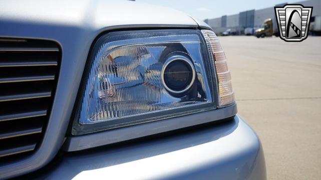 Photo of 1994 Silver Mercedes-Benz SL-Class