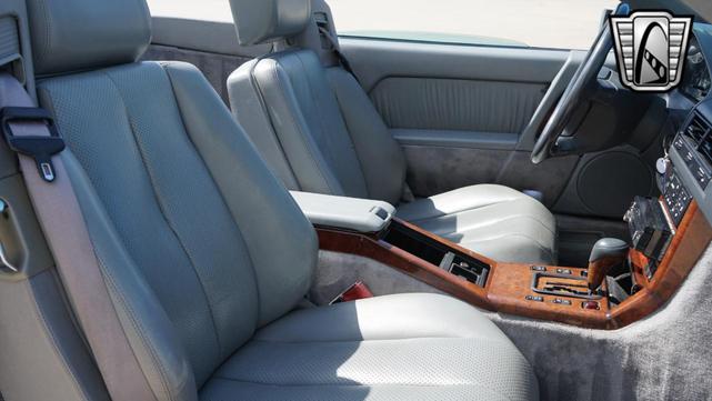 Photo of 1994 Silver Mercedes-Benz SL-Class