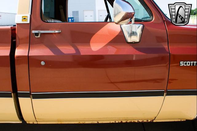 Photo of 1983 Burnt Orange Chevrolet C10/K10