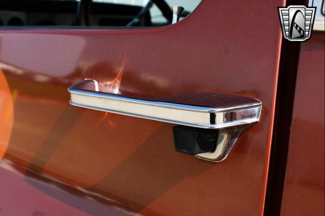 Photo of 1983 Burnt Orange Chevrolet C10/K10