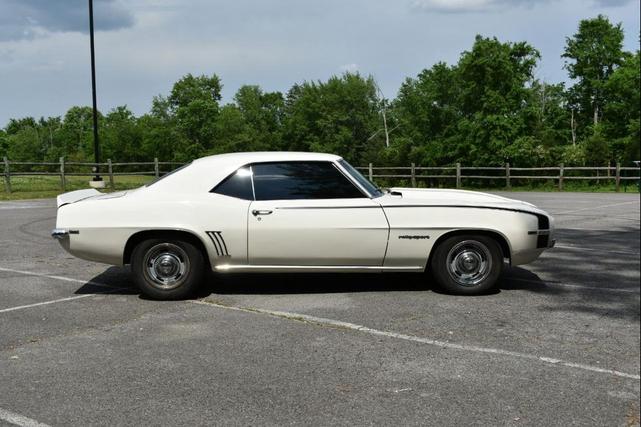 Photo of 1969 White Chevrolet Camaro