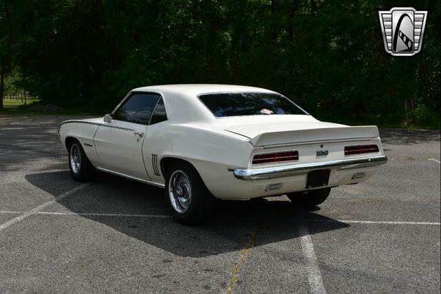 Photo of 1969 White Chevrolet Camaro