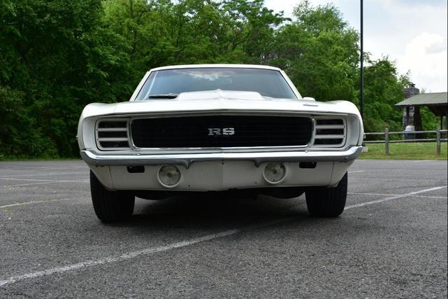 Photo of 1969 White Chevrolet Camaro