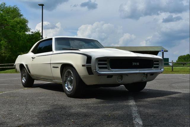Photo of 1969 White Chevrolet Camaro