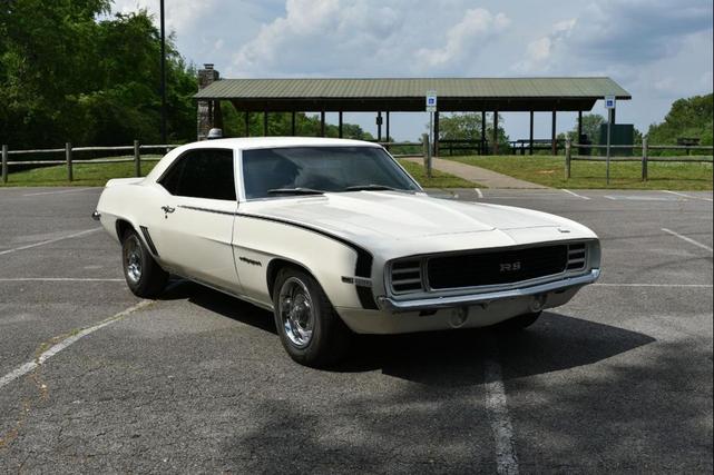 Photo of 1969 White Chevrolet Camaro