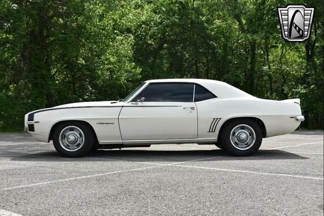 Photo of 1969 White Chevrolet Camaro
