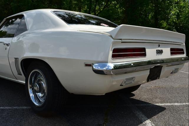 Photo of 1969 White Chevrolet Camaro