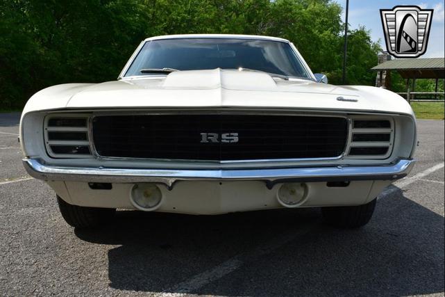 Photo of 1969 White Chevrolet Camaro