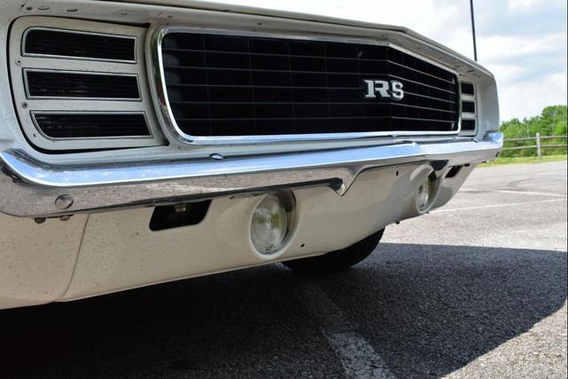 Photo of 1969 White Chevrolet Camaro