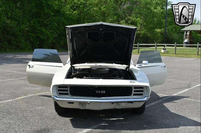 Photo of 1969 White Chevrolet Camaro