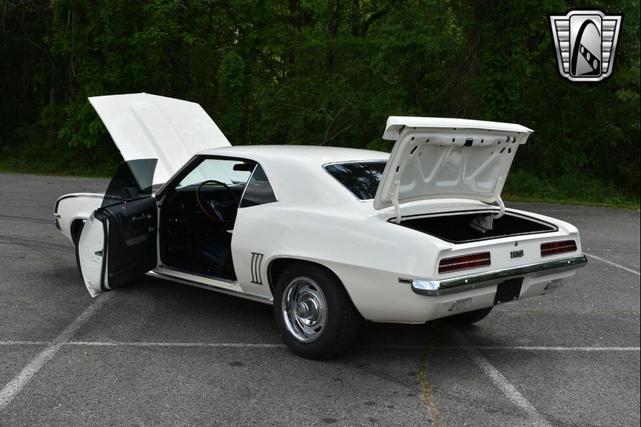 Photo of 1969 White Chevrolet Camaro