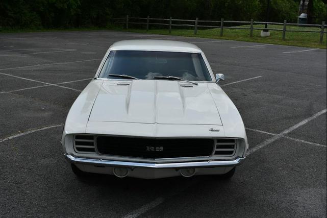 Photo of 1969 White Chevrolet Camaro
