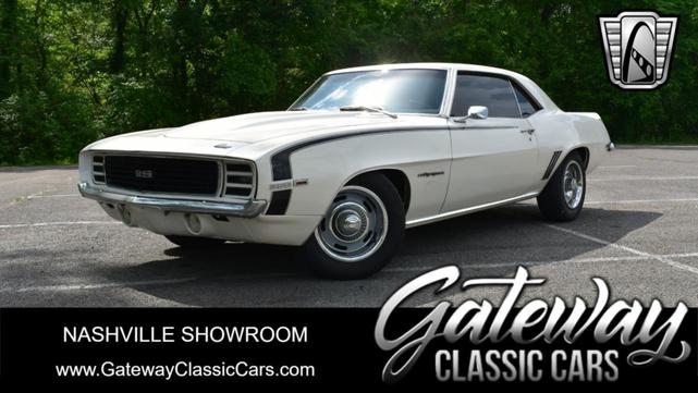 Photo of 1969 White Chevrolet Camaro