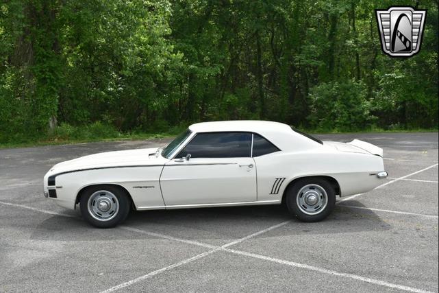 Photo of 1969 White Chevrolet Camaro