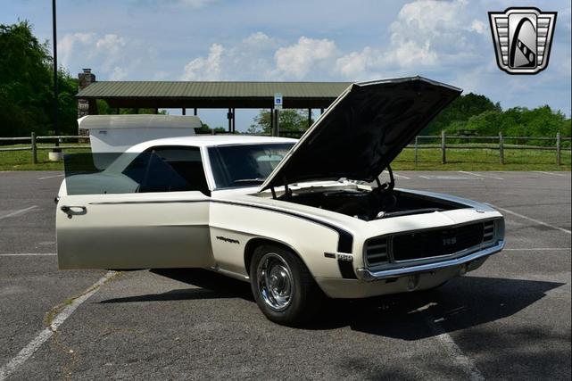 Photo of 1969 White Chevrolet Camaro