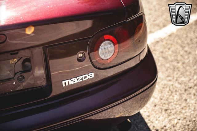 Photo of 1995 Merlot Mazda MX-5 Miata