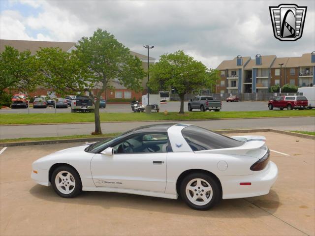 Photo of 1994 White Pontiac Firebird