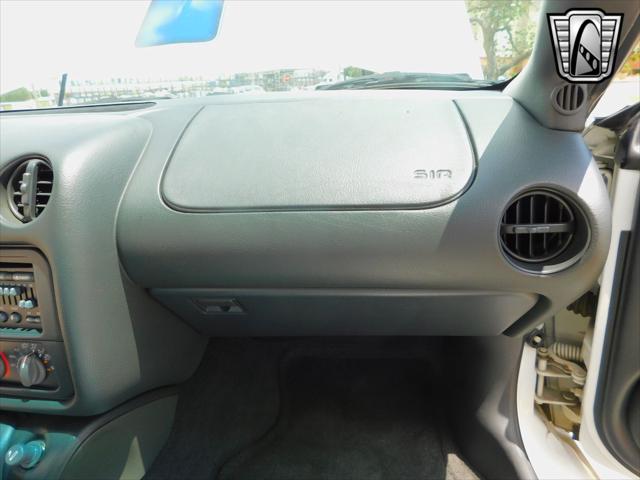 Photo of 1994 White Pontiac Firebird