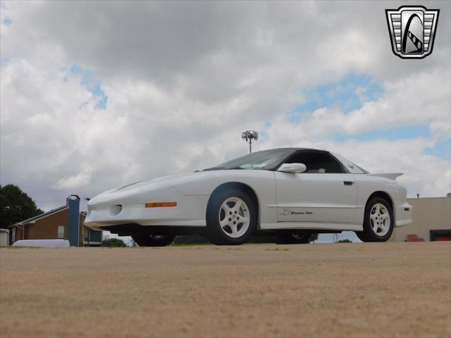 Photo of 1994 White Pontiac Firebird