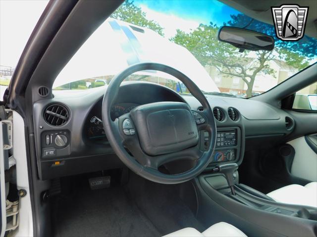 Photo of 1994 White Pontiac Firebird
