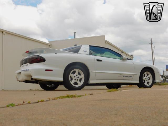 Photo of 1994 White Pontiac Firebird
