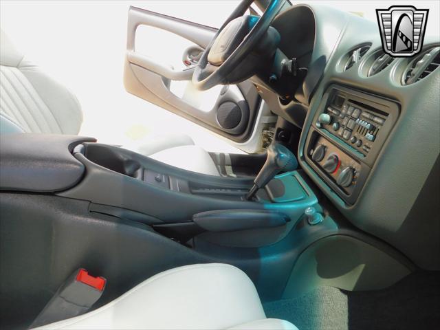 Photo of 1994 White Pontiac Firebird