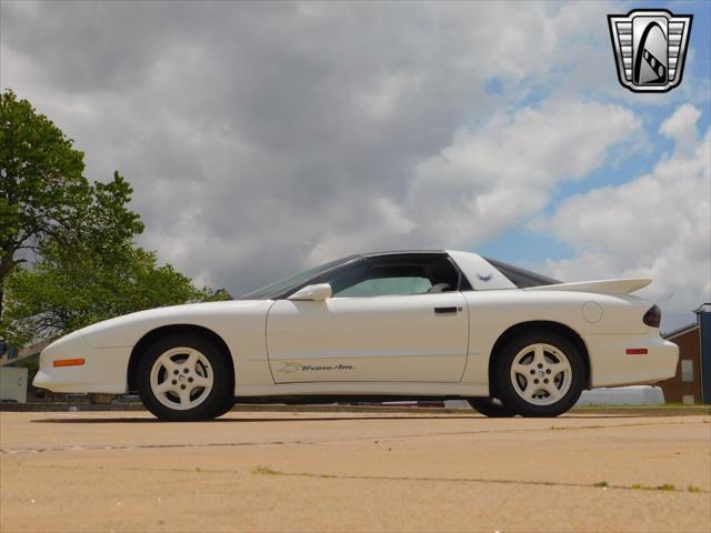 Photo of 1994 White Pontiac Firebird