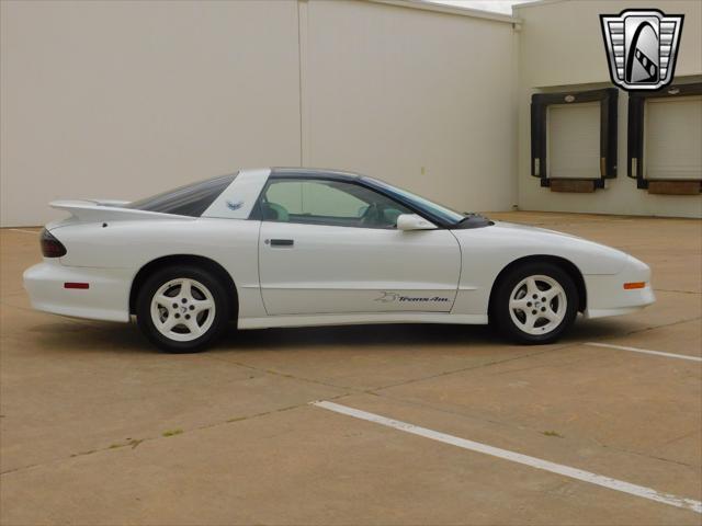 Photo of 1994 White Pontiac Firebird