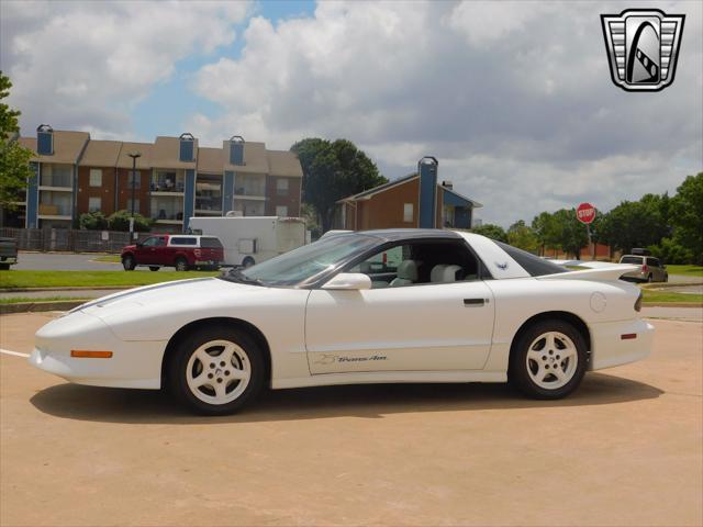 Photo of 1994 White Pontiac Firebird