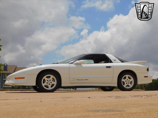 Photo of 1994 White Pontiac Firebird