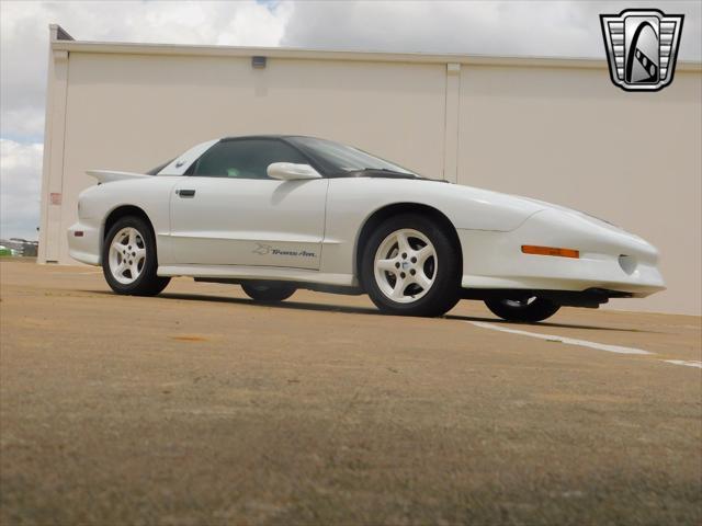 Photo of 1994 White Pontiac Firebird