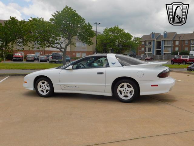 Photo of 1994 White Pontiac Firebird