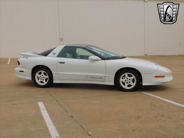 Photo of 1994 White Pontiac Firebird