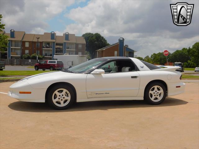Photo of 1994 White Pontiac Firebird