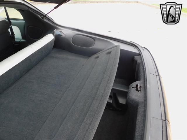 Photo of 1994 White Pontiac Firebird