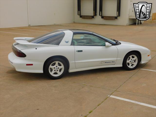 Photo of 1994 White Pontiac Firebird