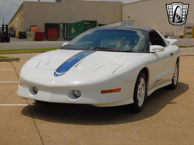 Photo of 1994 White Pontiac Firebird